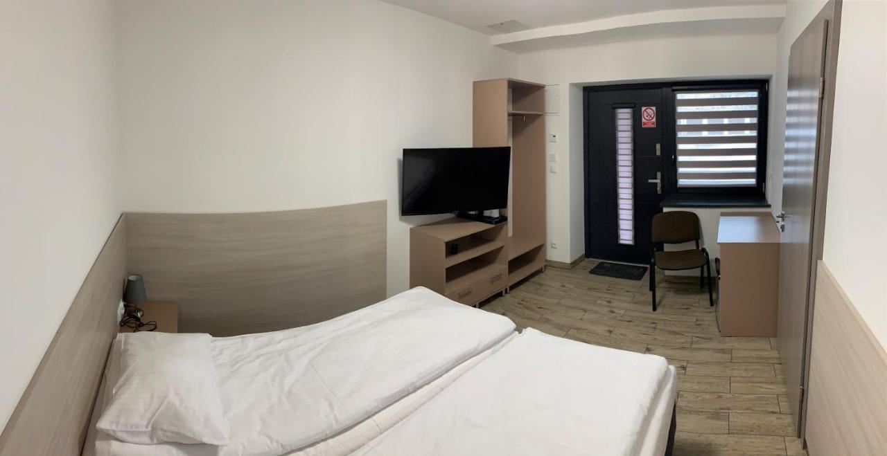 Ludowa Restauracja & Noclegi Kietrz Экстерьер фото