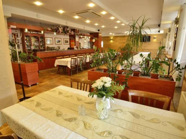 Ludowa Restauracja & Noclegi Kietrz Экстерьер фото